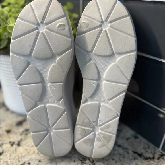 Lemon Jelly Slip-On Slides White Platform - Picture 9 of 10